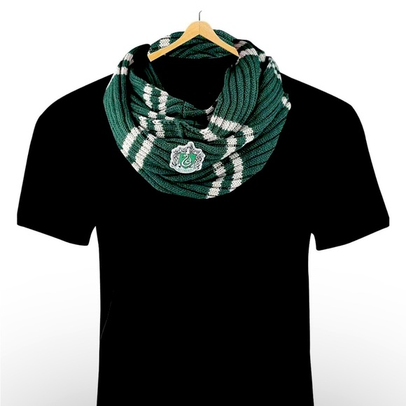 Official Harry Potter Infinity Scarf Slytherin Ultra Soft CINEREPLICAS Unisex - Picture 5 of 5